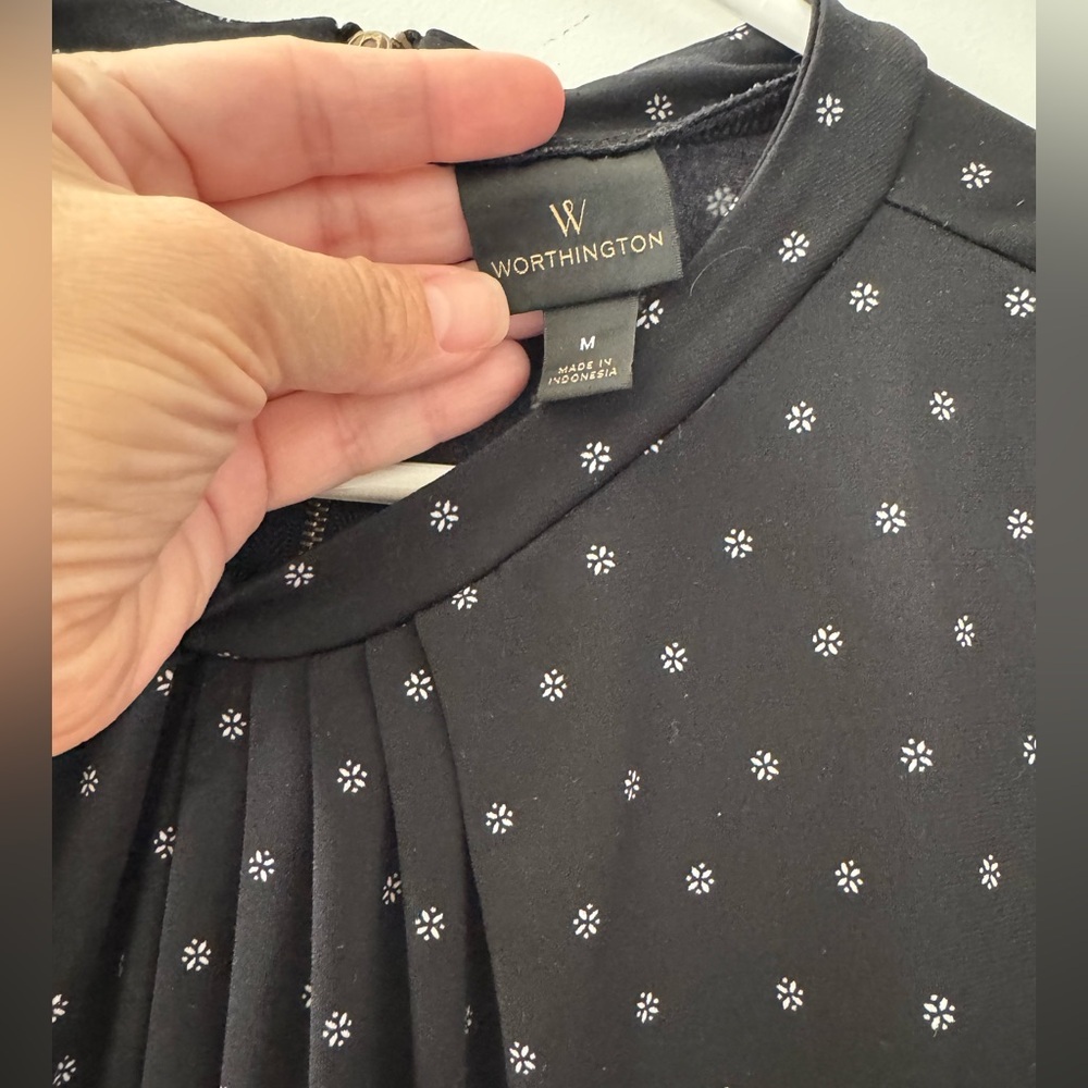 Woman’s Worthington Top - Picture 2 of 3